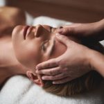 Hoofdpijn behandeling door massage